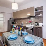 Lovely Art - Victory Apartment *