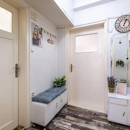 Апартаменти Lovely Art - Victory